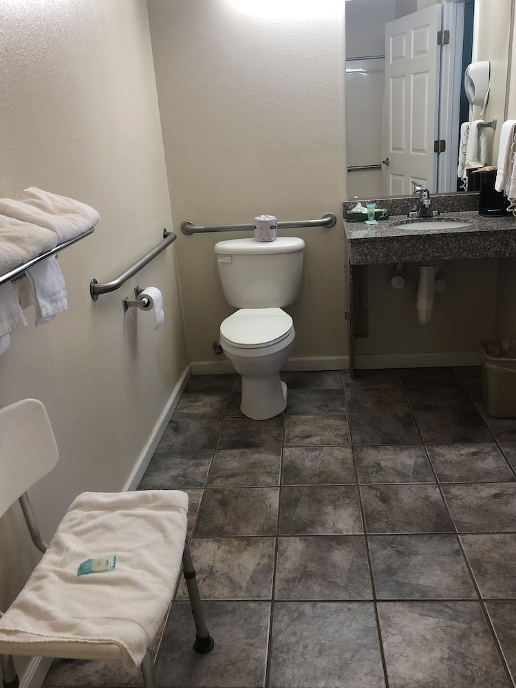 Clairmont Inn 16/18