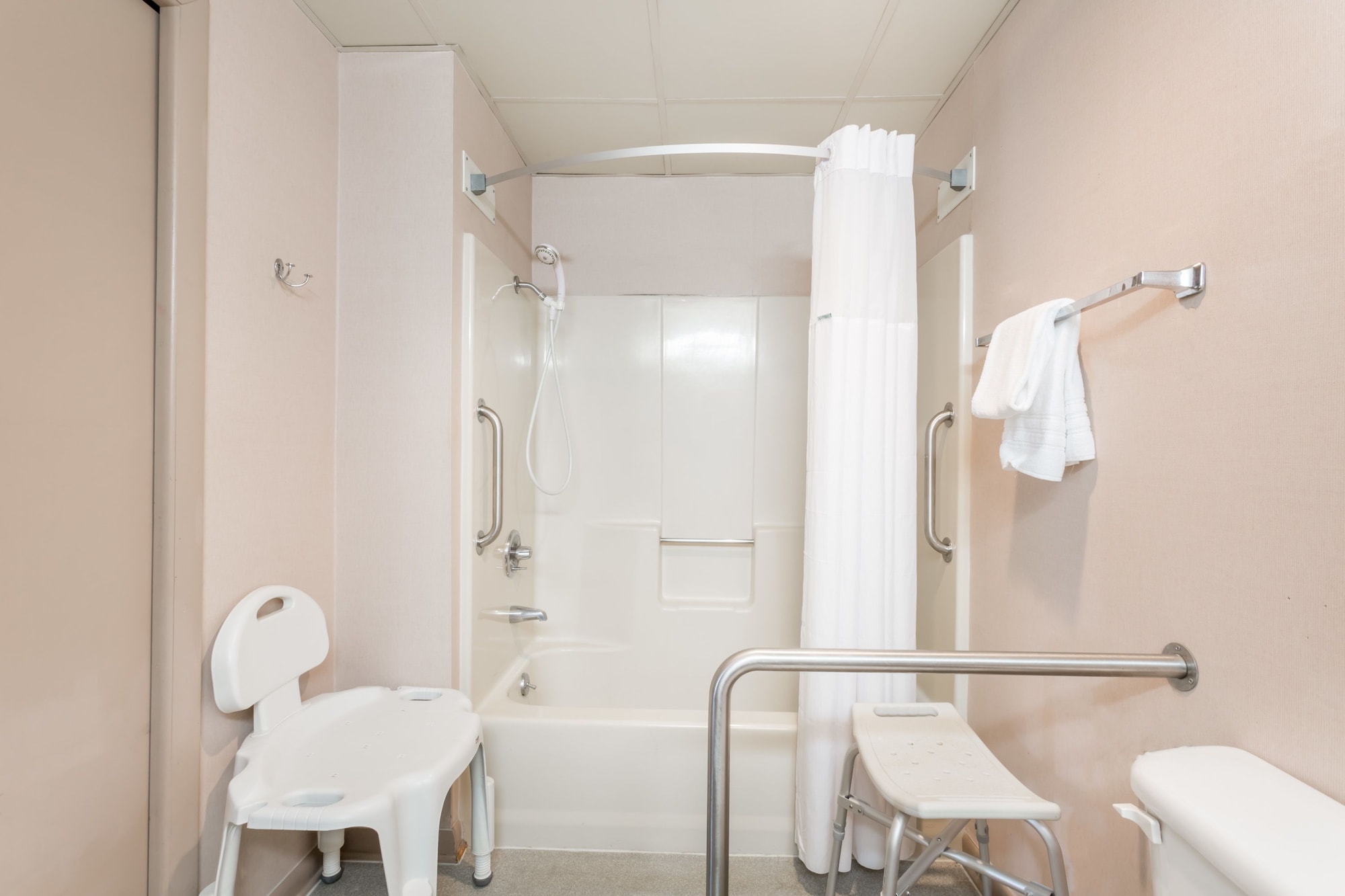 غرفة بسرير كوين لذوي الإعاقة، Days Inn By Wyndham Bedford 4/4