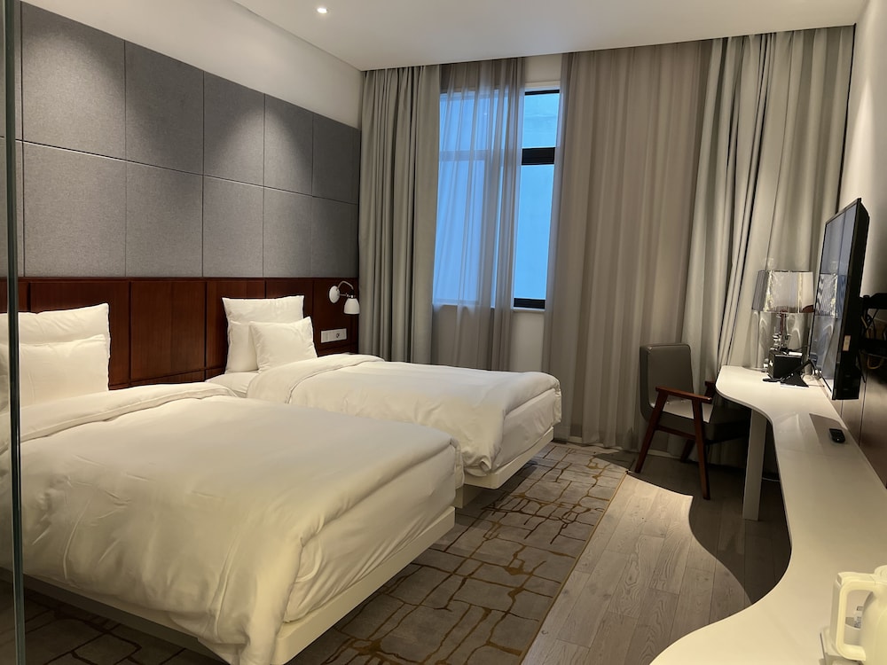 NOVOTEL HONGQIAO EXHIBITION 4/31