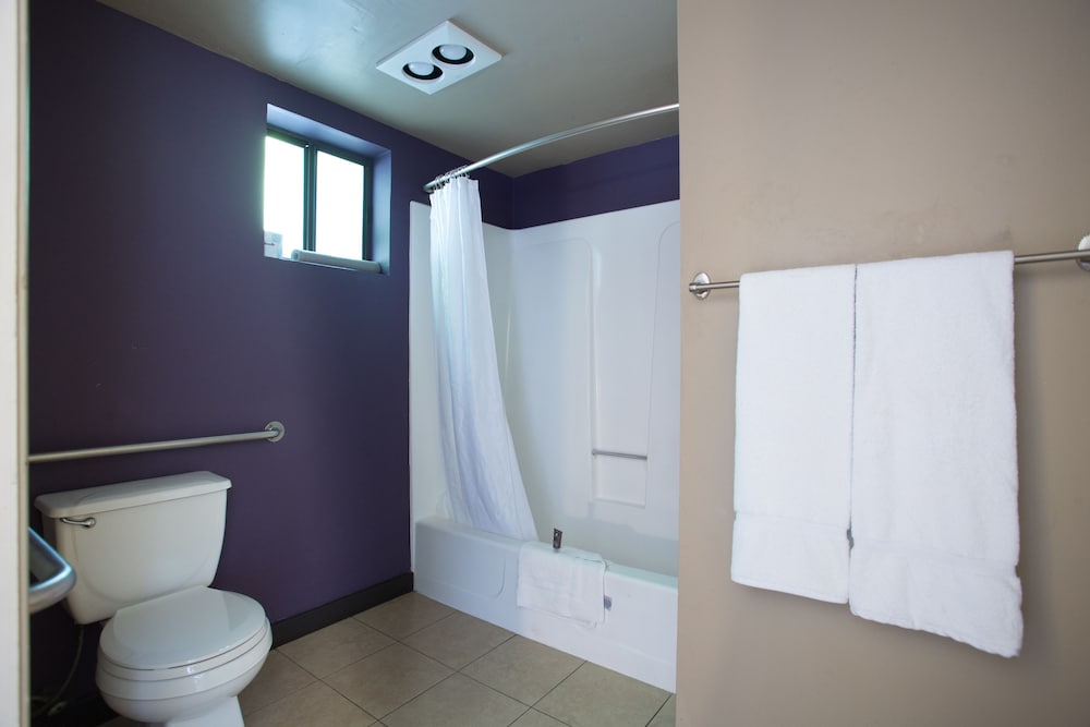 Alura Inn 12/25