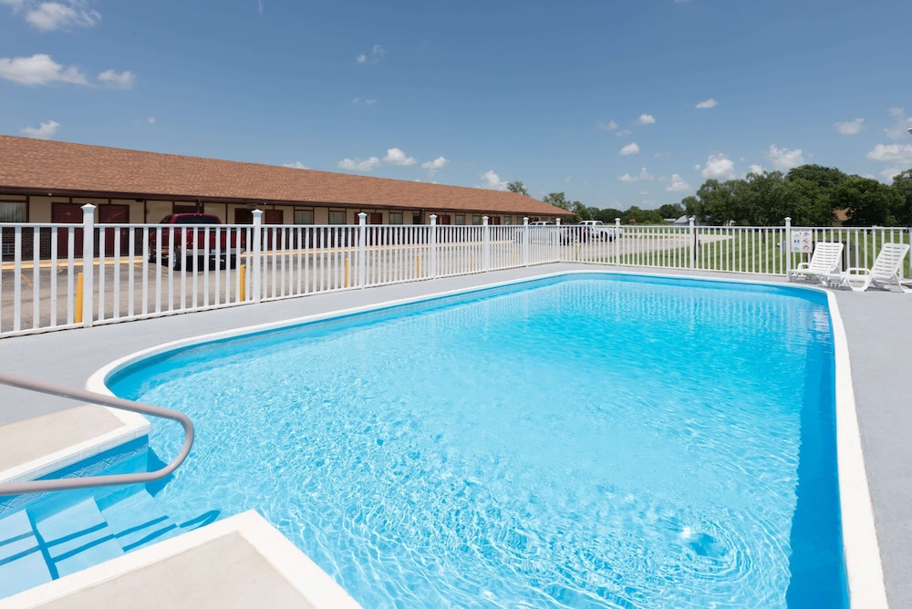 Americas Best Value inn Chanute 2/29