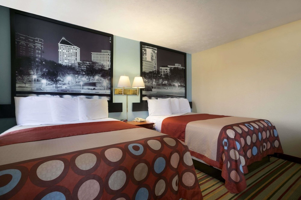 Super 8 by Wyndham Park City/North Wichita Area 6/10