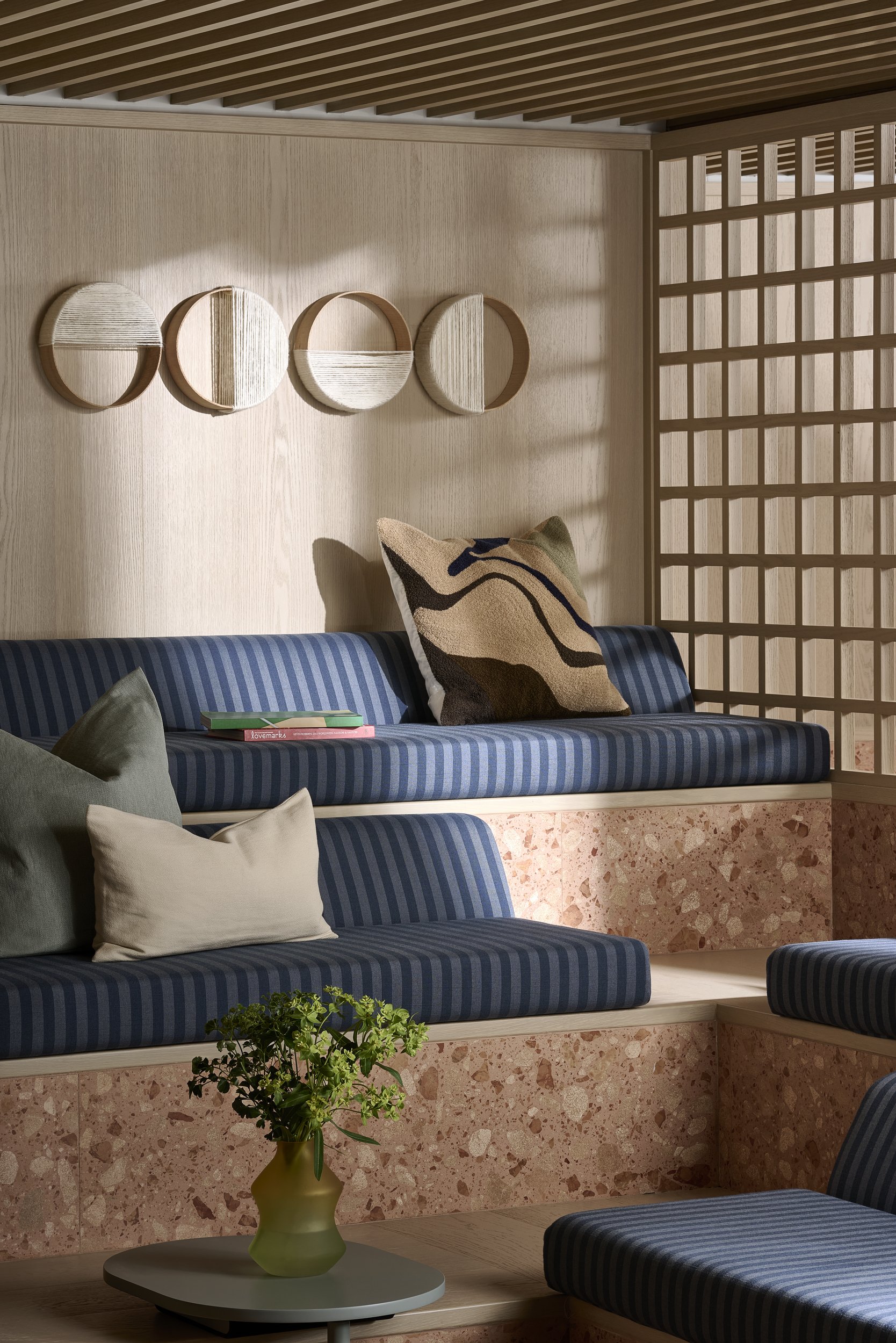 YingnFlo, Wesley Admiralty, Hong Kong by Langham Hospitality Group 13/32