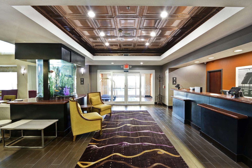 Hampton Inn and Suites Corpus Christi I-37 Navigation Blvd 28/48