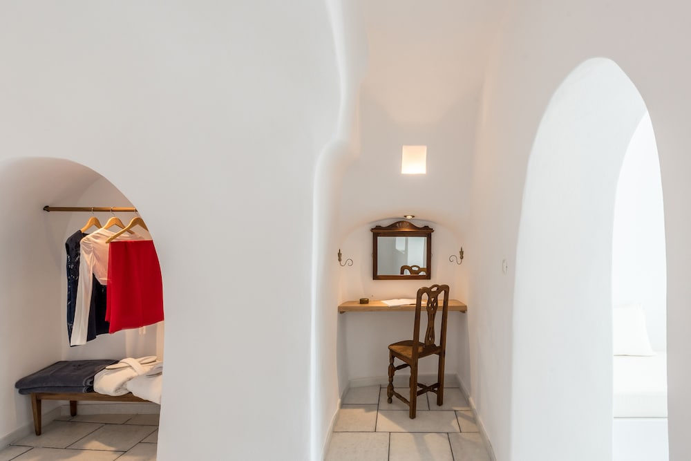 Chelidonia Luxury Suites - Adults Only 9/50
