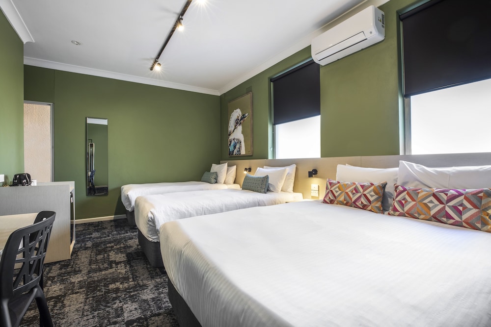 Pritchards Hotel 23/63