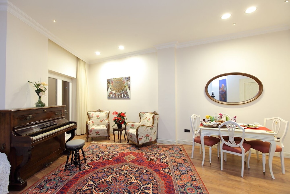 Lir Residence Suites 42/43