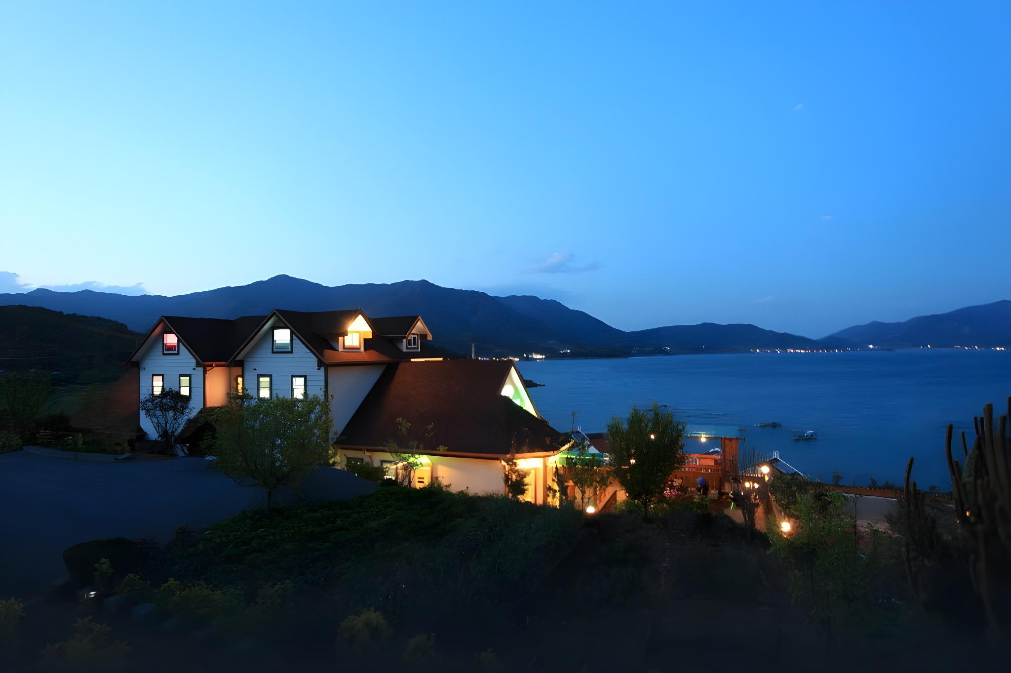 Namhae Rainbow Hill Pension 6/23