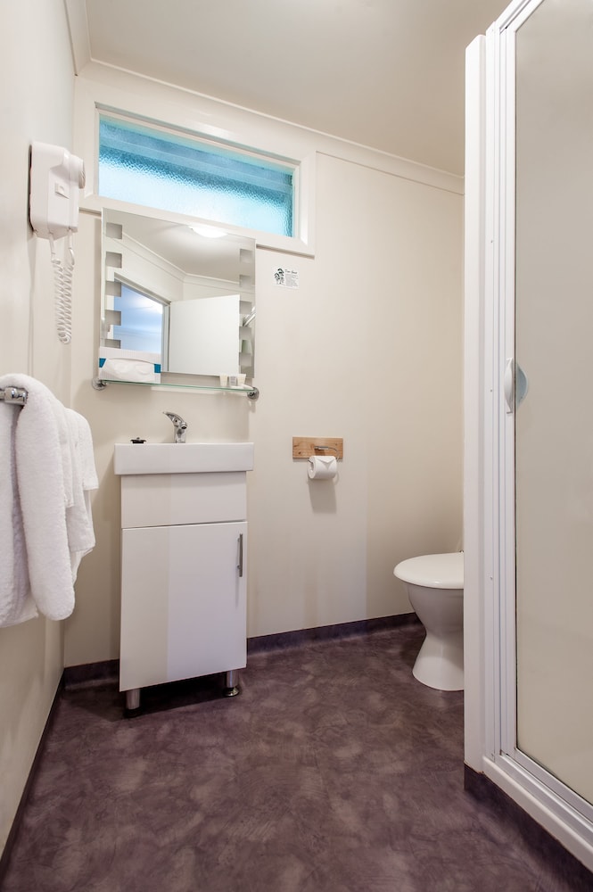 SILVER HILLS MOTEL 18/31
