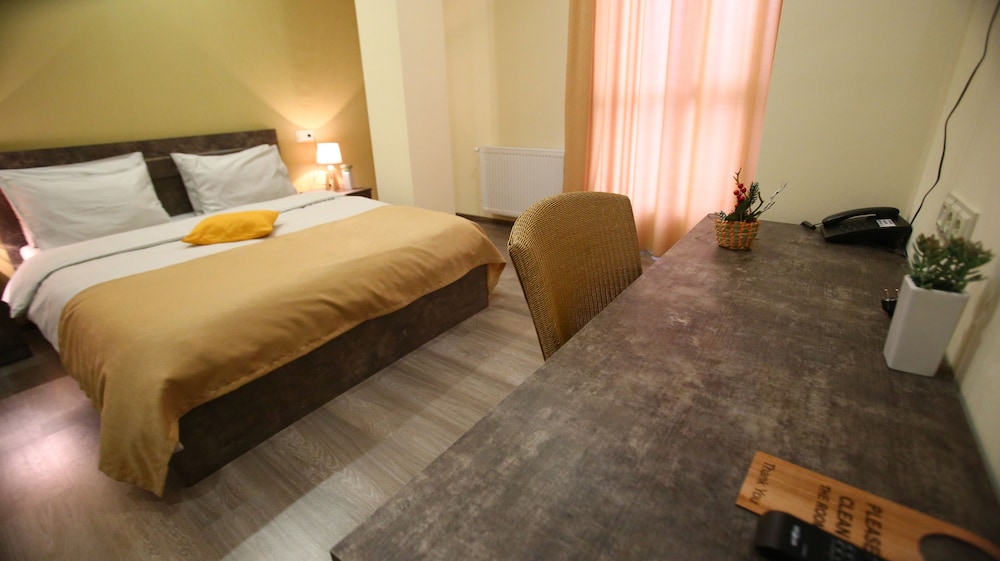 Nabadi Hotel 8/68