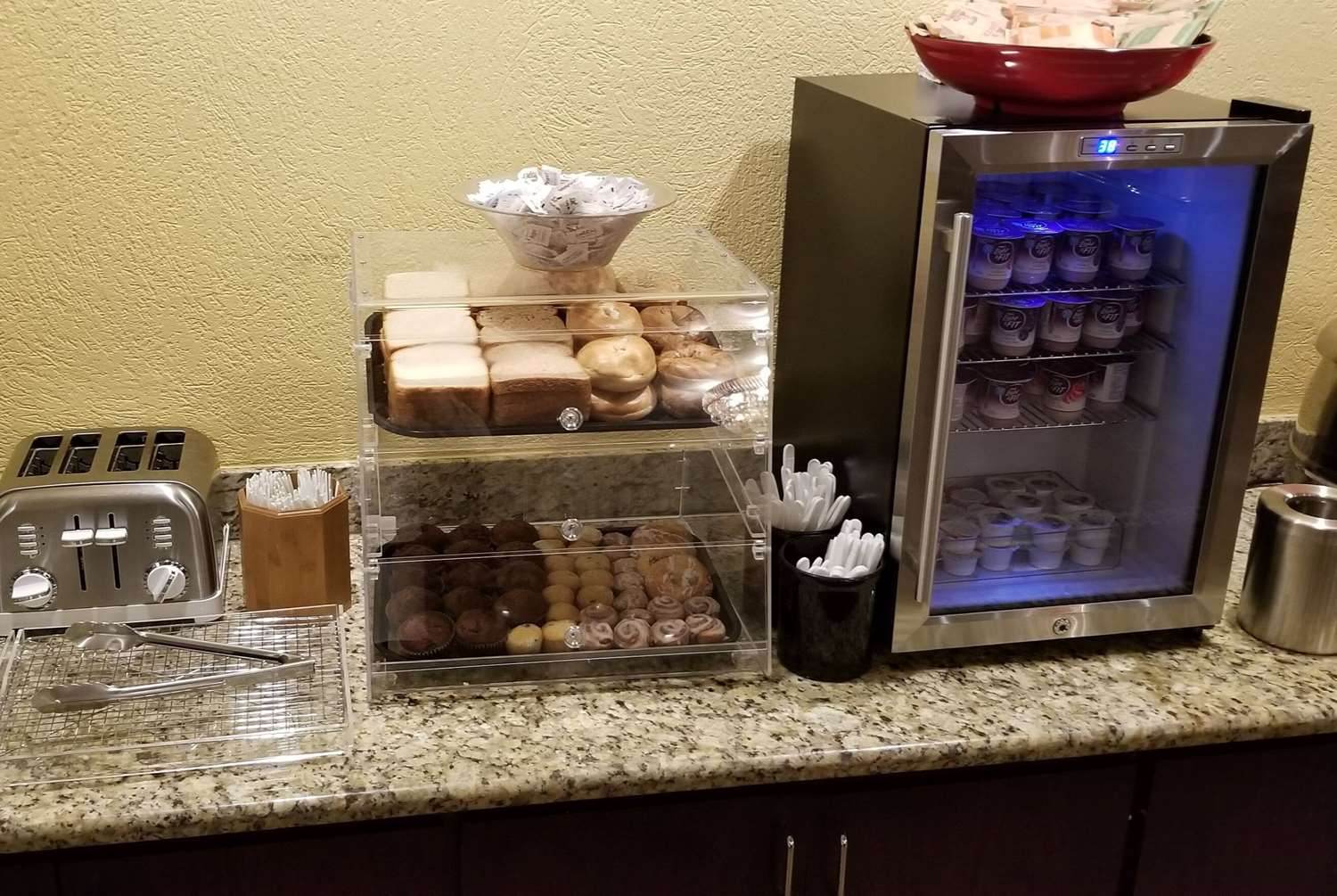 Ramada By Wyndham Houston Intercontinental Airport East 9/33