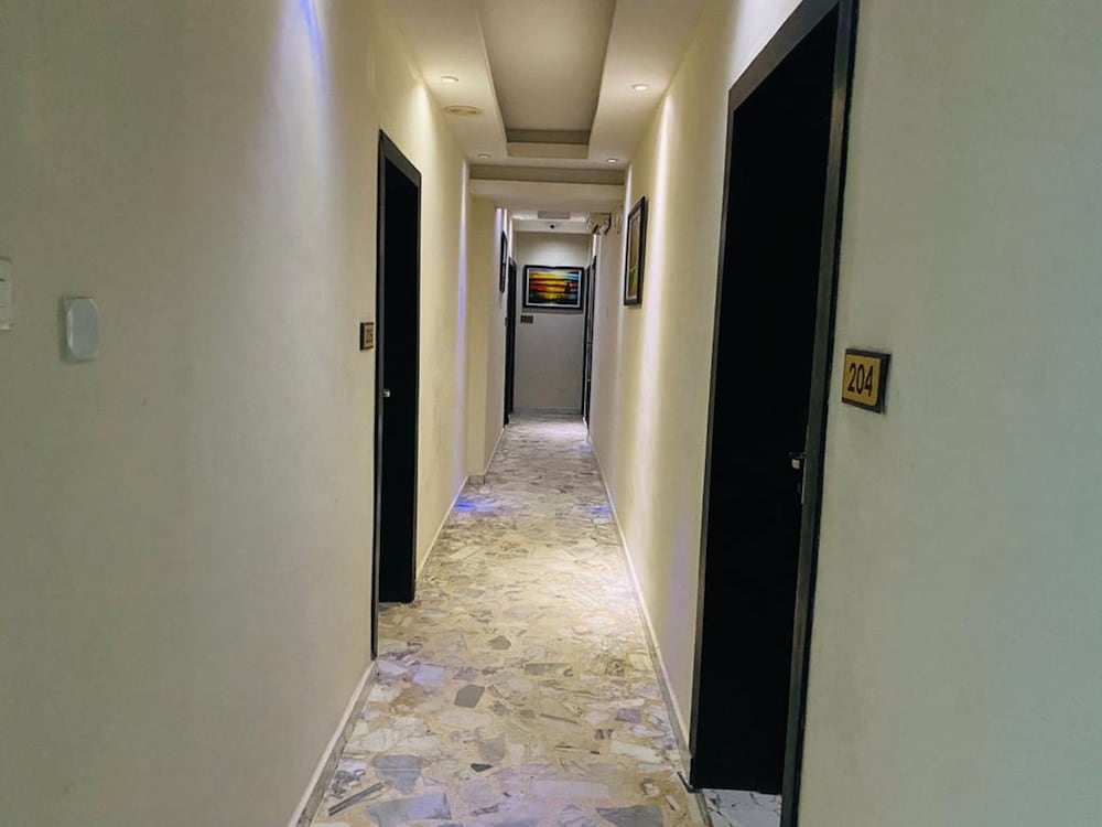 Glee Hotel 45/48