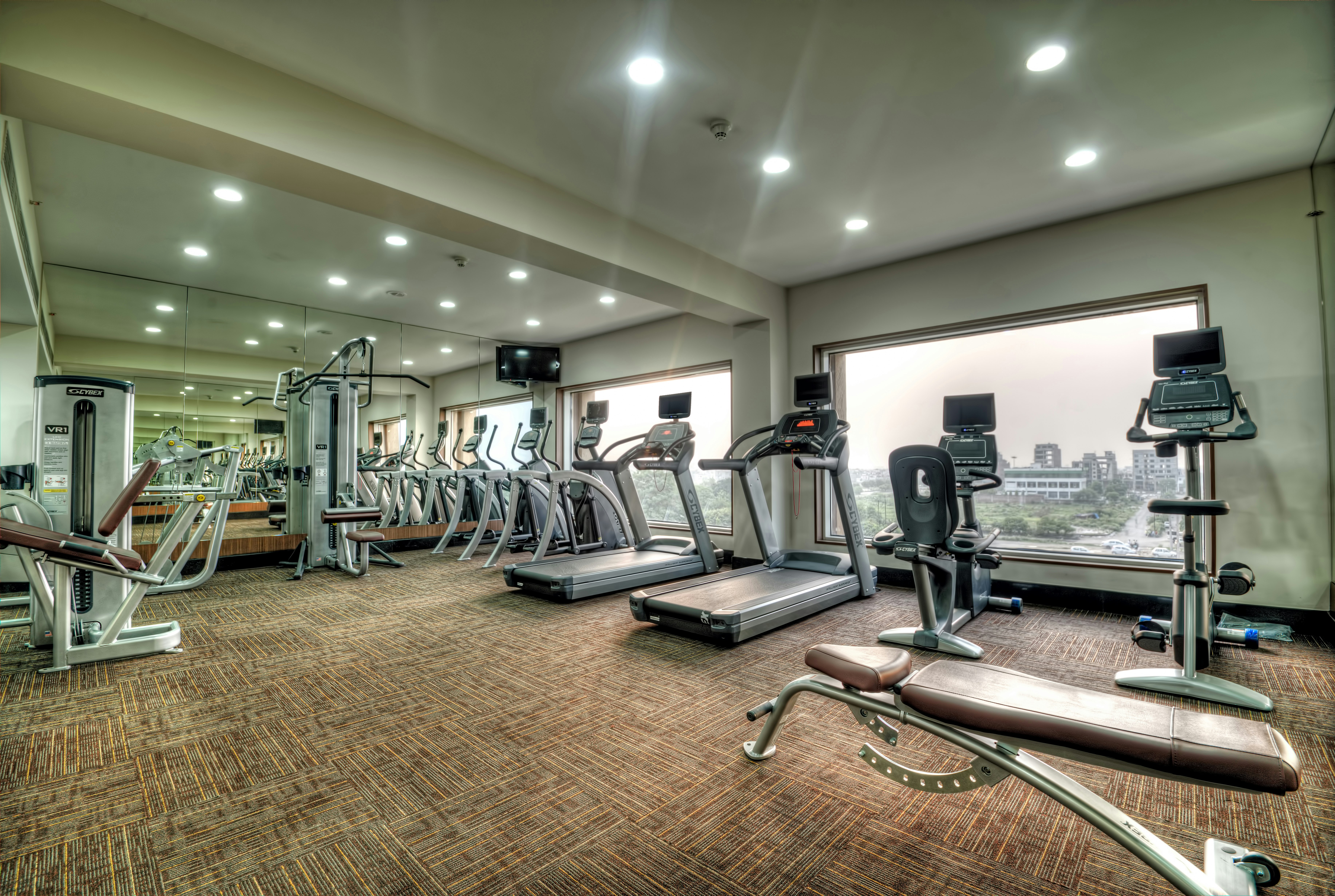 HOLIDAY INN AMRITSAR RANJIT AVENUE 21/44