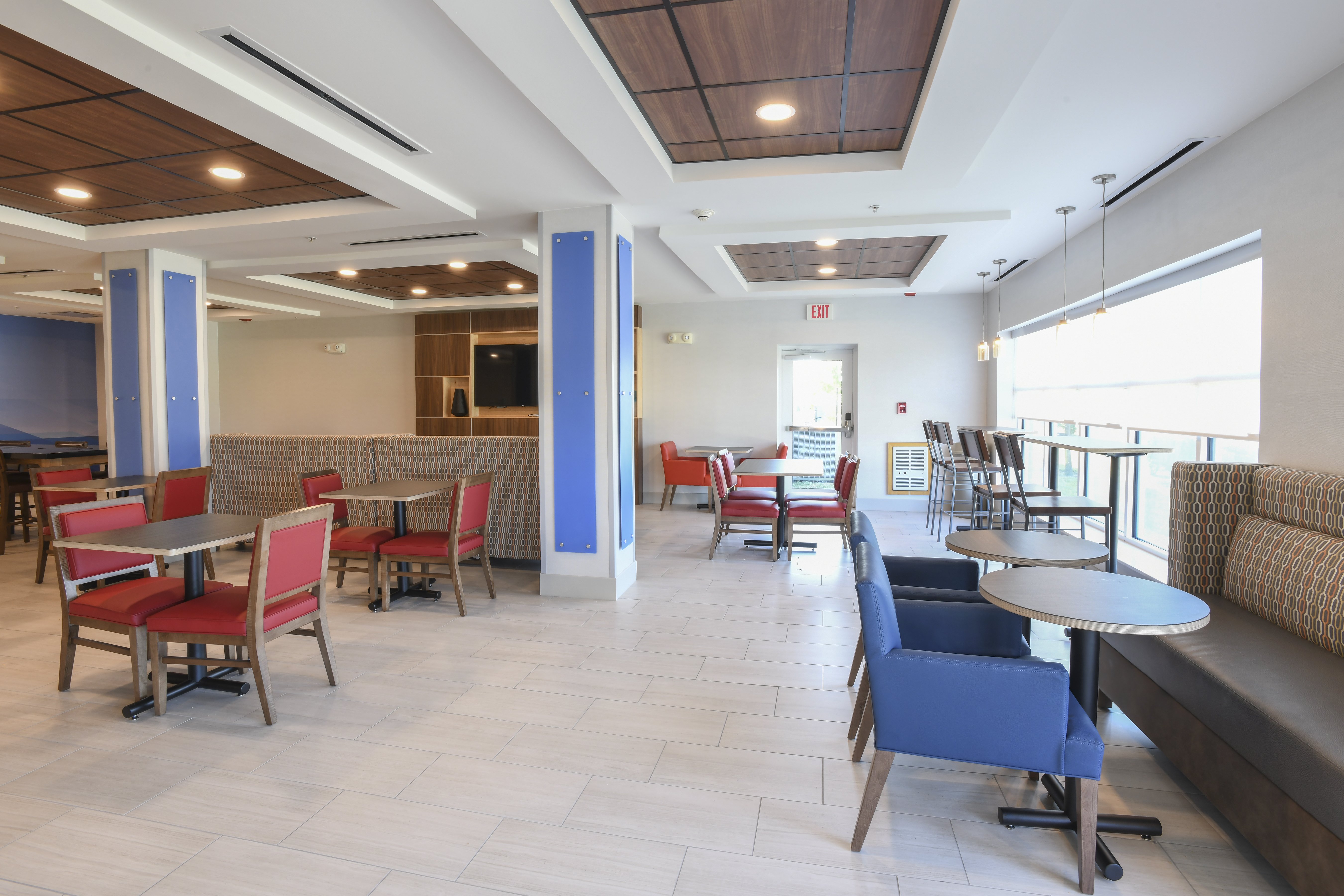 Holiday Inn Express Hotel Suites Richwood Cincinnati South 38/50