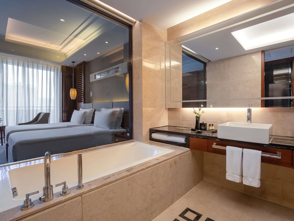 DELUXE, TWIN BEDS, BALCONY
