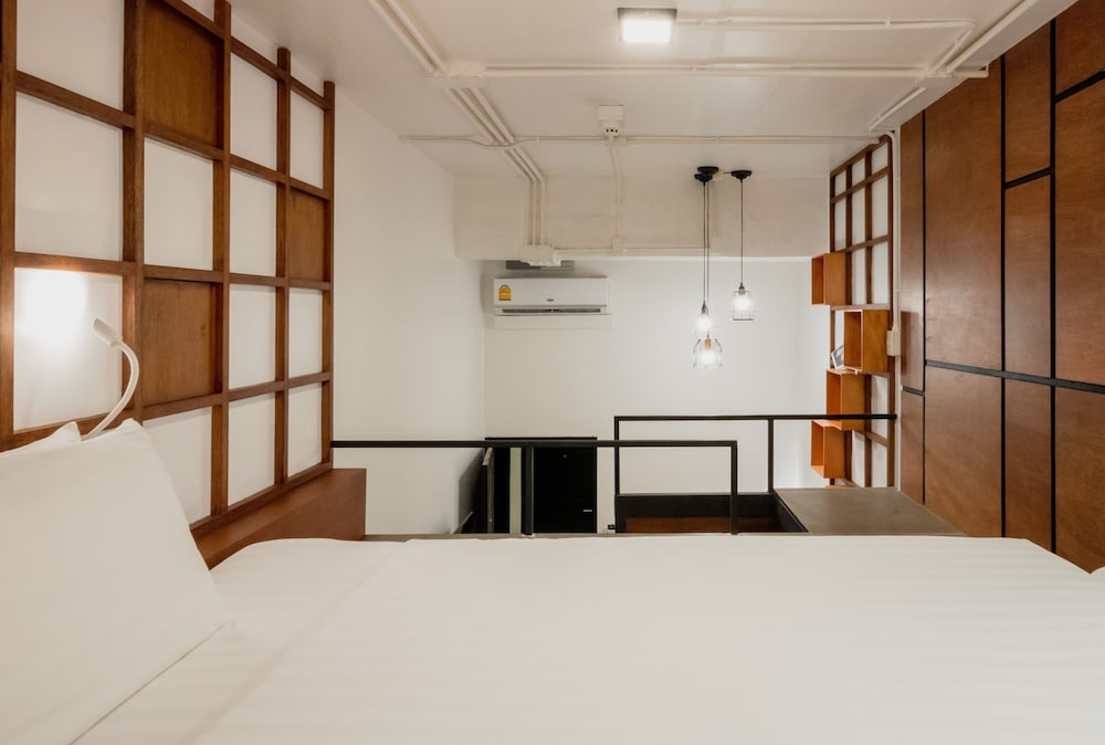 Basic, King Bed, No Window، Book A Bed Poshtel - Hostel 3/4