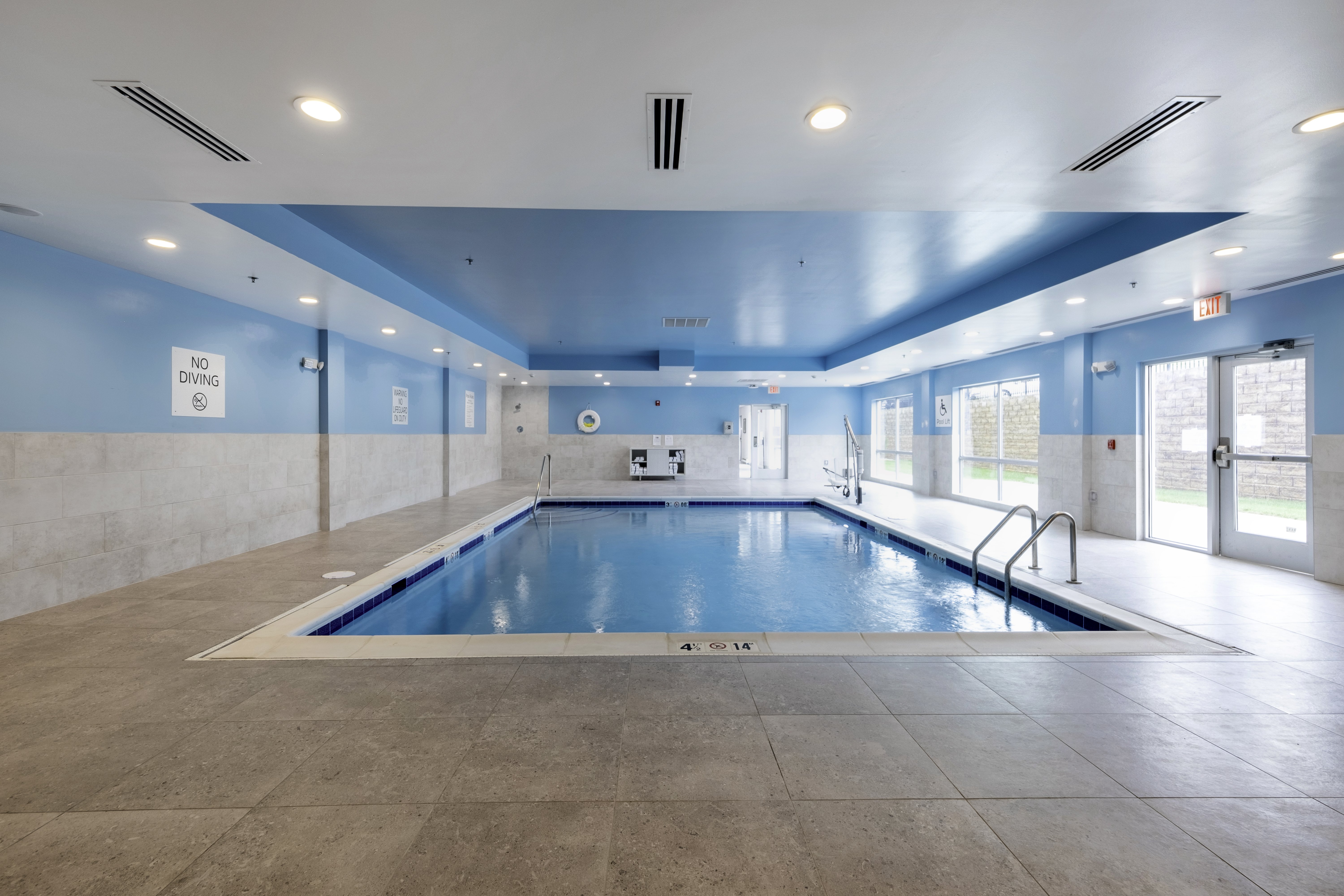 Holiday Inn Express Suites Staunton 38/75