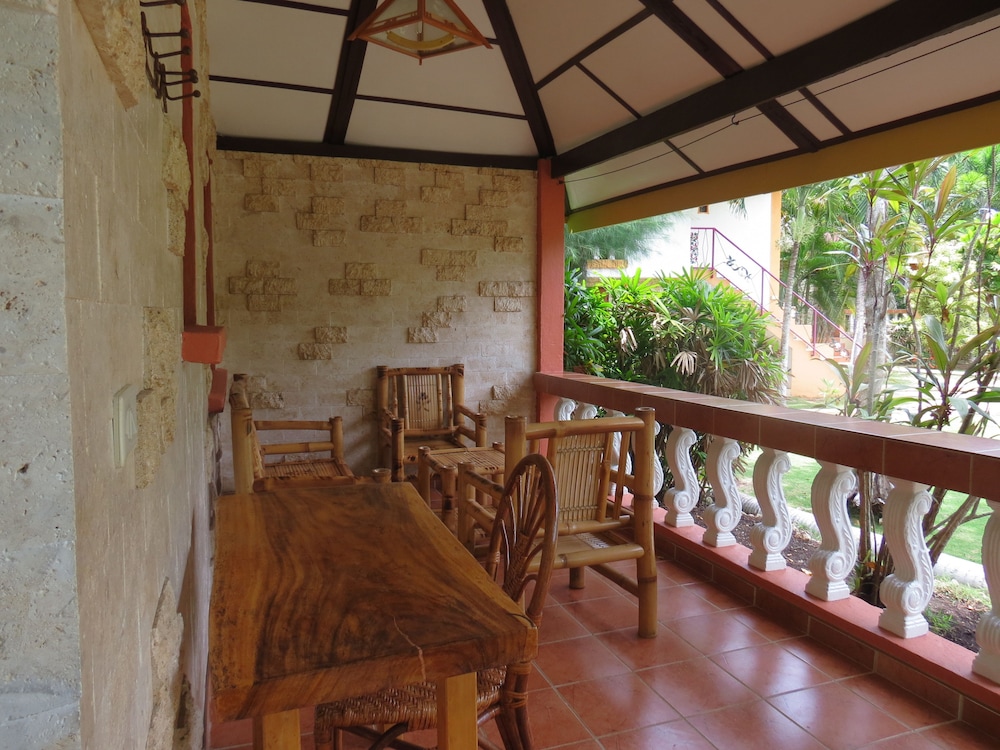 Alonaland Resort Apartelle 34/50