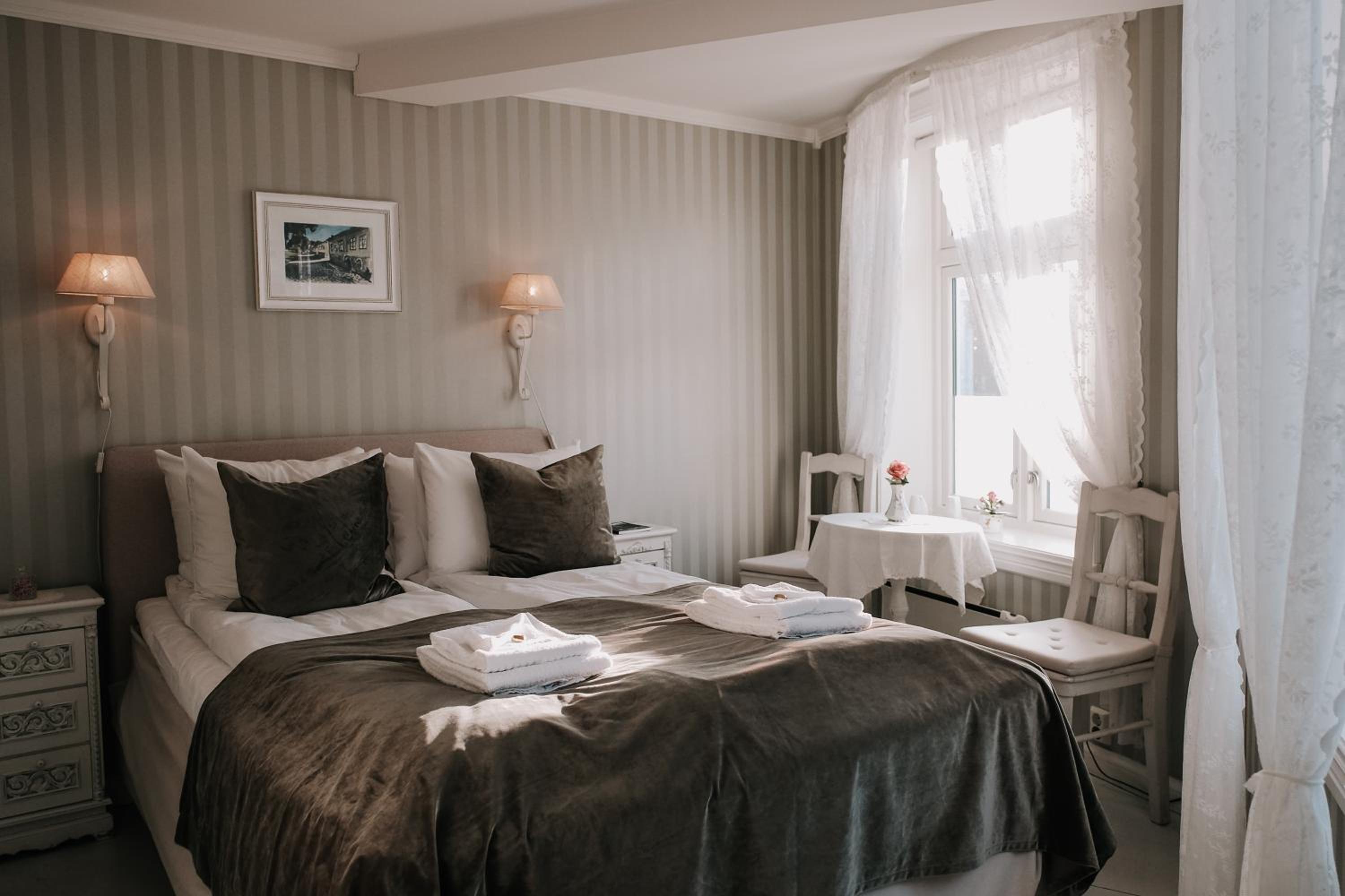 Room, Double Bed