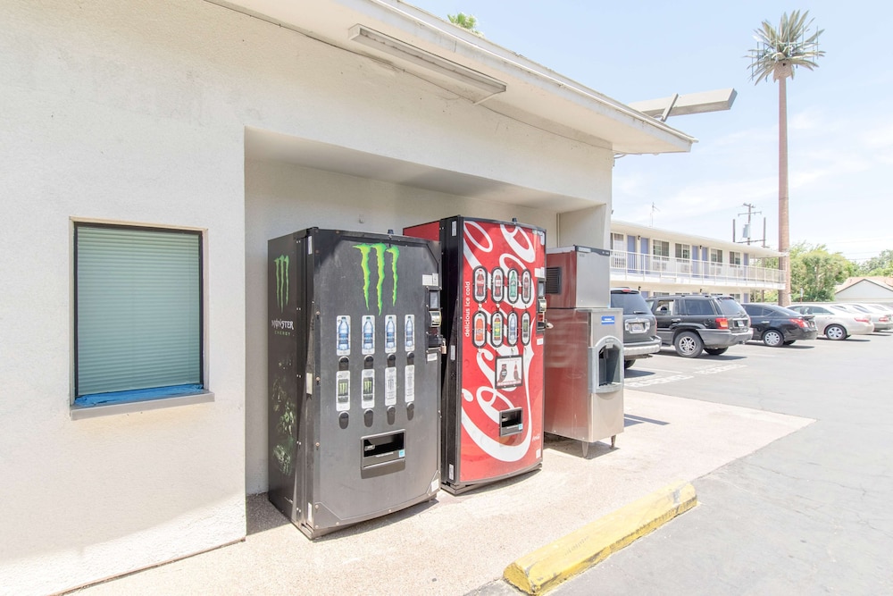 Motel6 Bakersfield, CA - Central 36/44