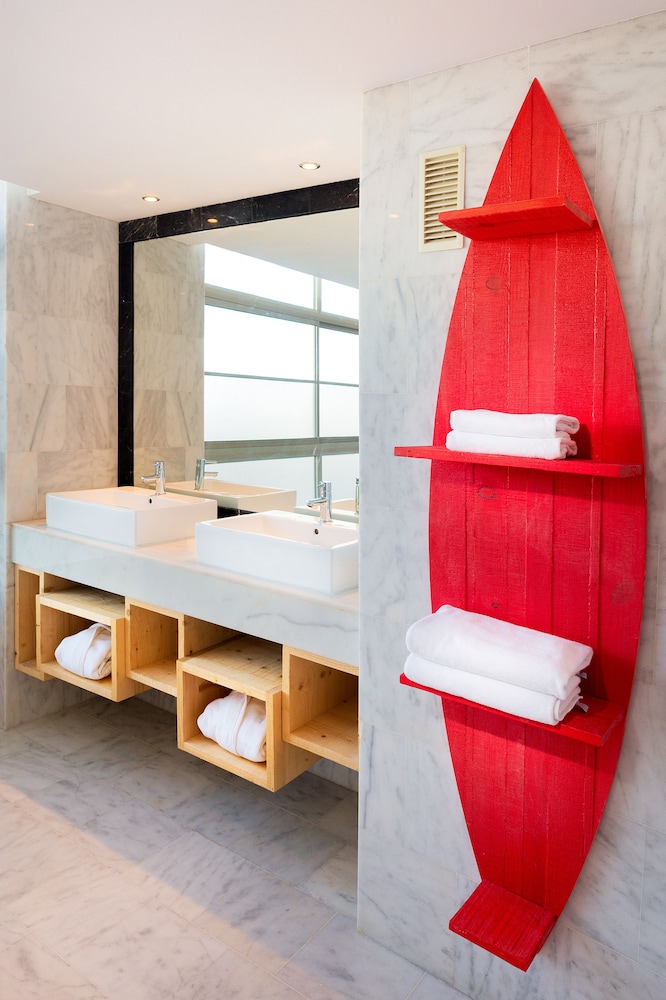 Marina Suites Hotel 47/68
