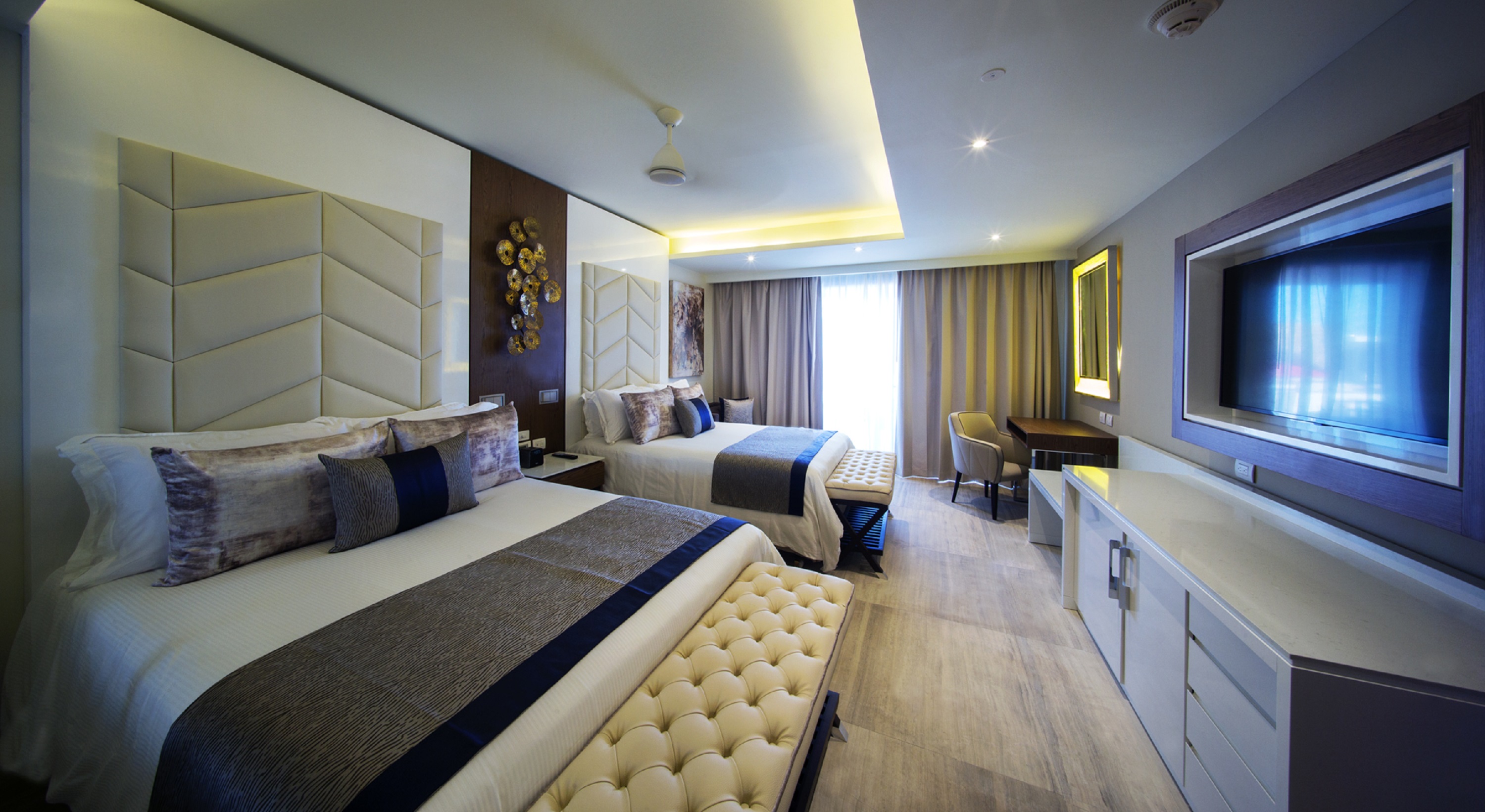 2 Bedrooms, Diamond Club, Swim Out, Chairman, Luxury, Suite، Royalton Bavaro, An Autograph Collection All Inclusive Resort and Casino 1/2