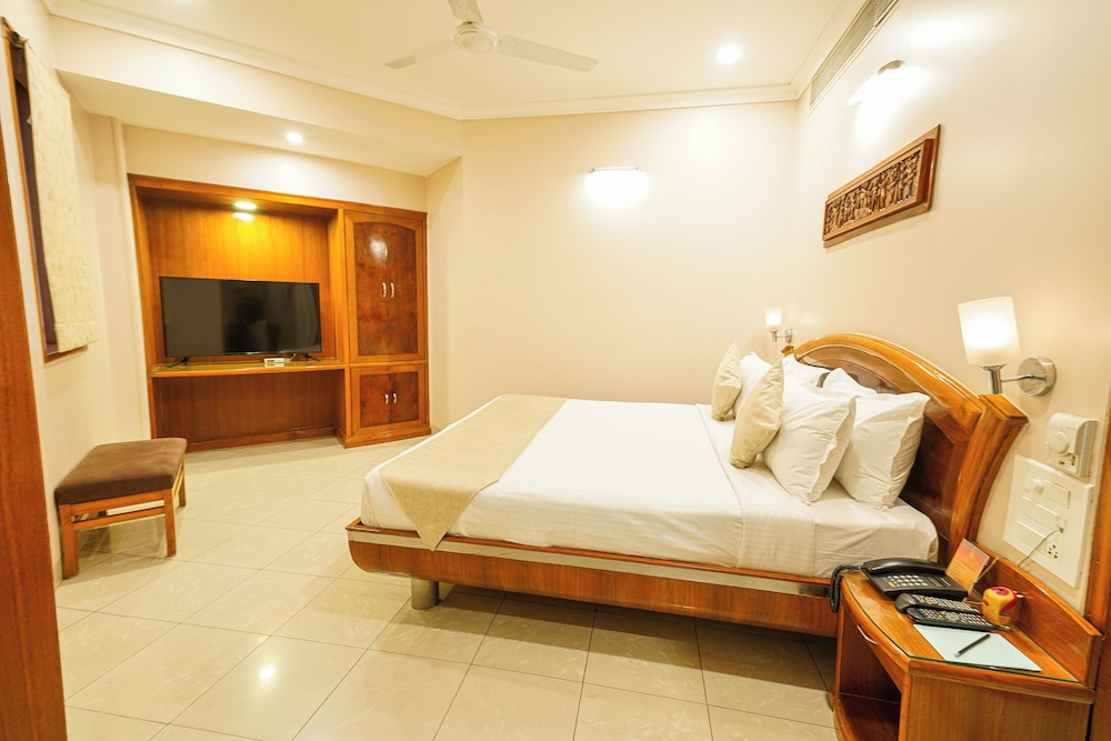 Hotel Mayura 8/50