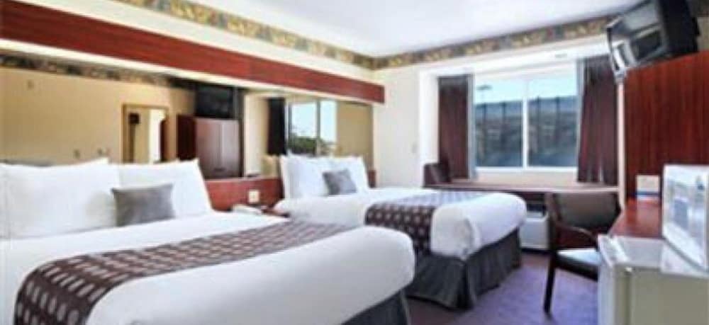STANDARD, 2 QUEEN BEDS