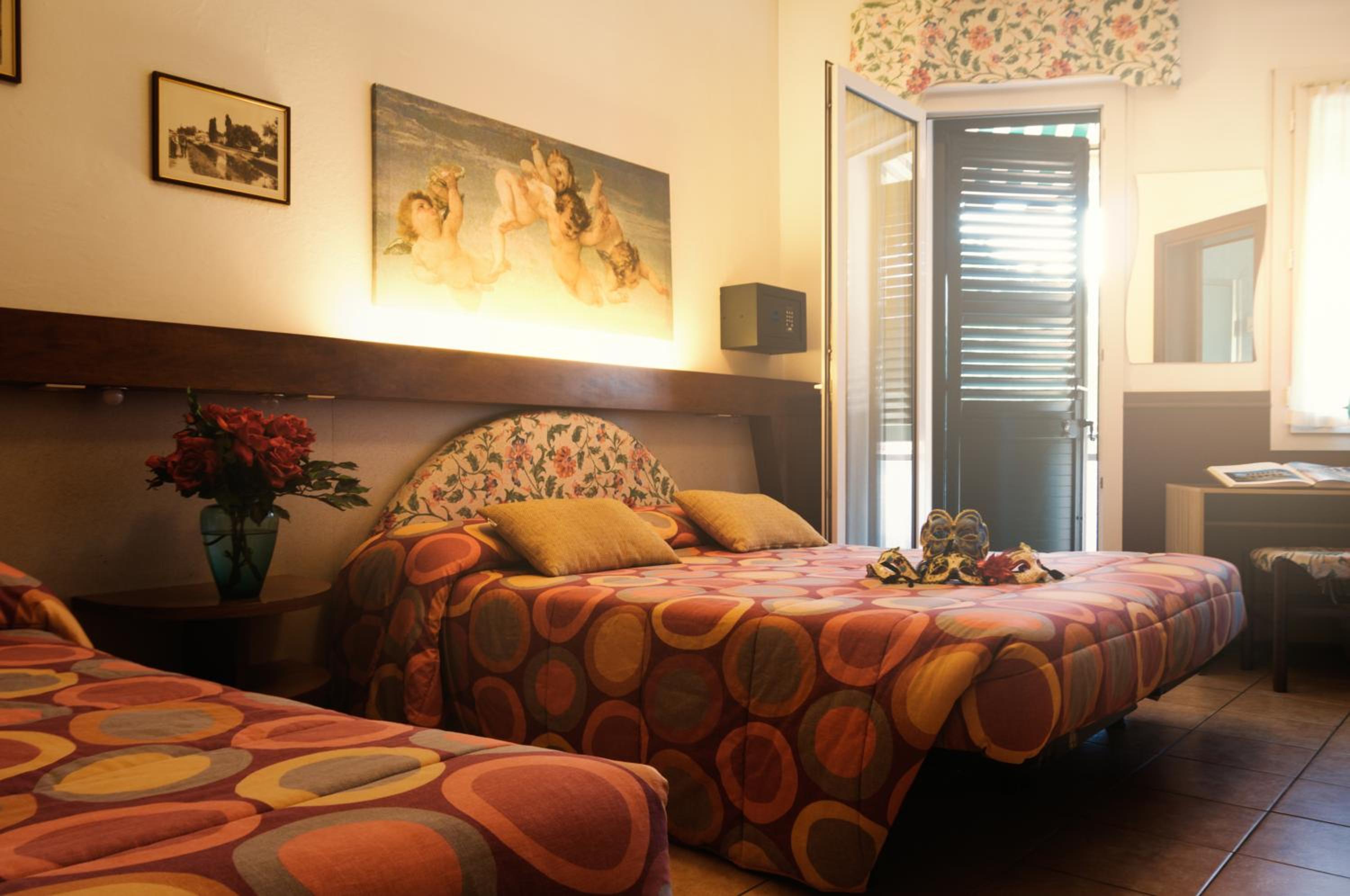 غرفة ثلاثية، Hotel Roma 5/10