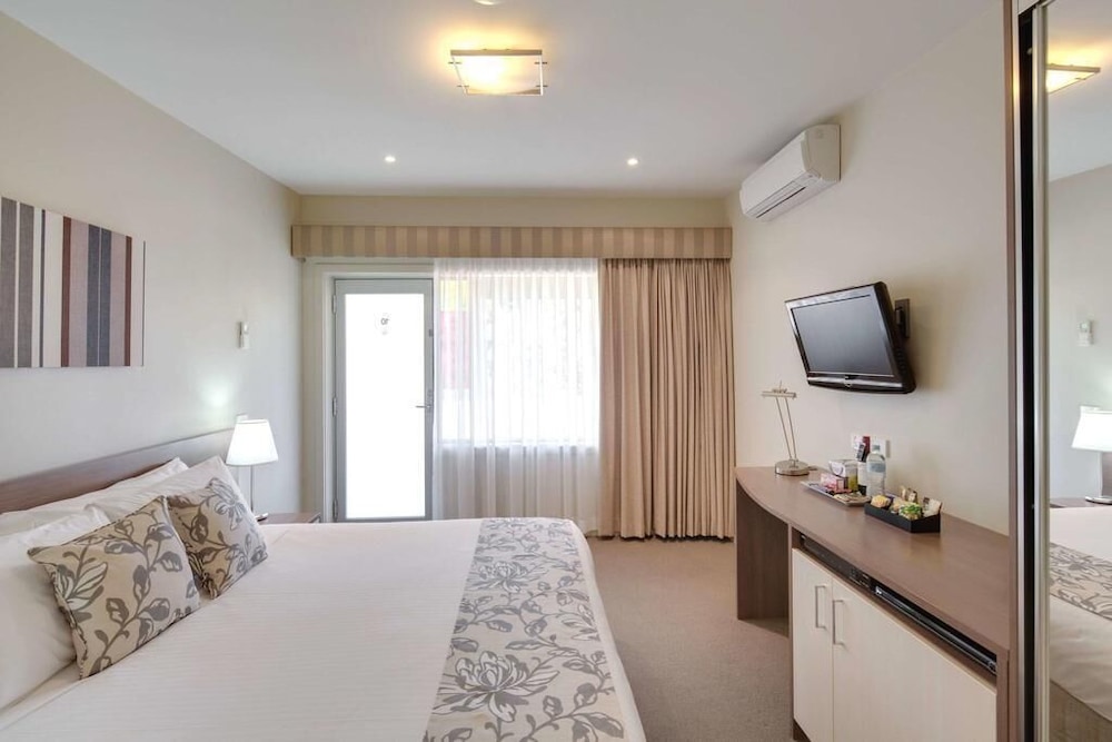 Drouin Motel 16/35