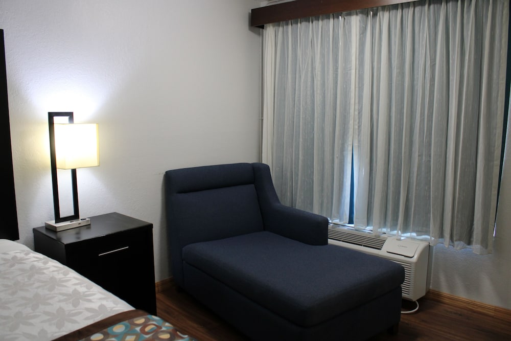 Tiki Lodge Motel 32/49