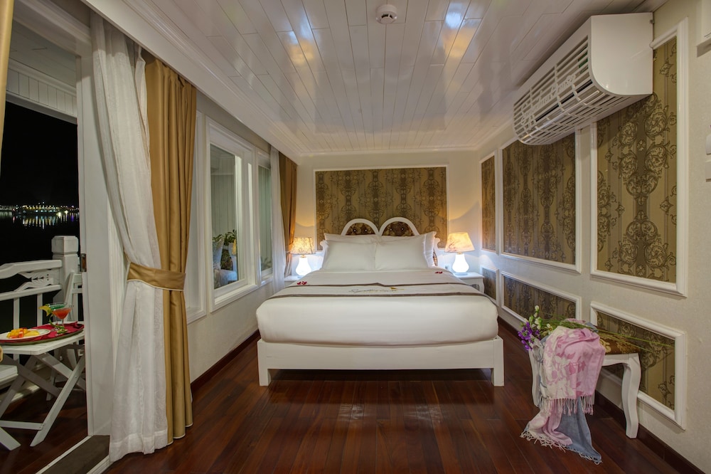 Signature Royal Halong Cruise 9/36