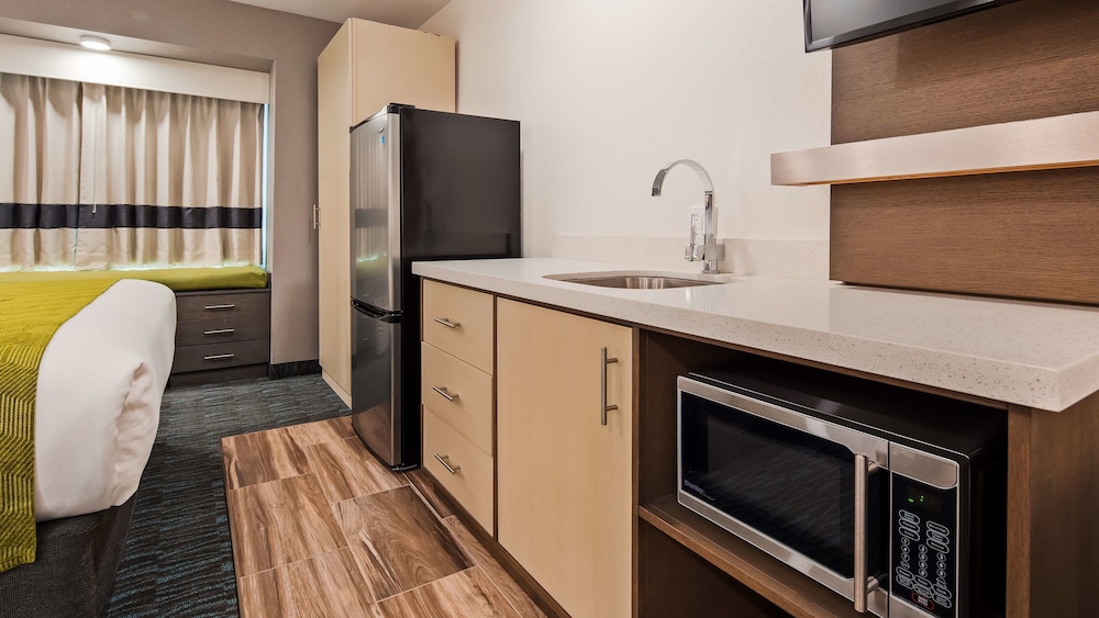 Best Western Plus Yuma Foothills Inn & Suites 30/41