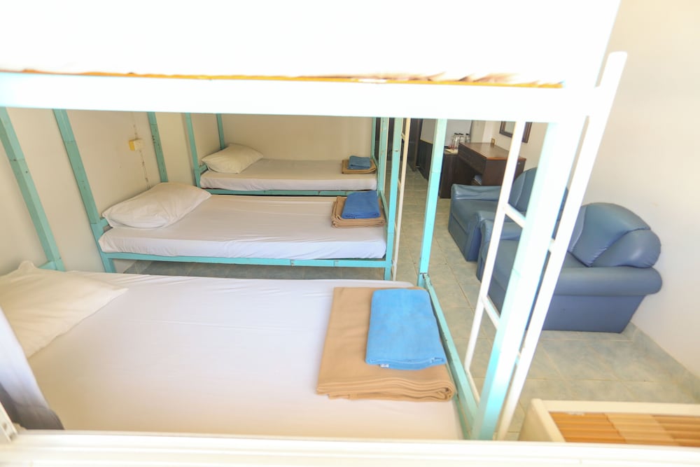 MIXED DORM, 6 BUNK BEDS