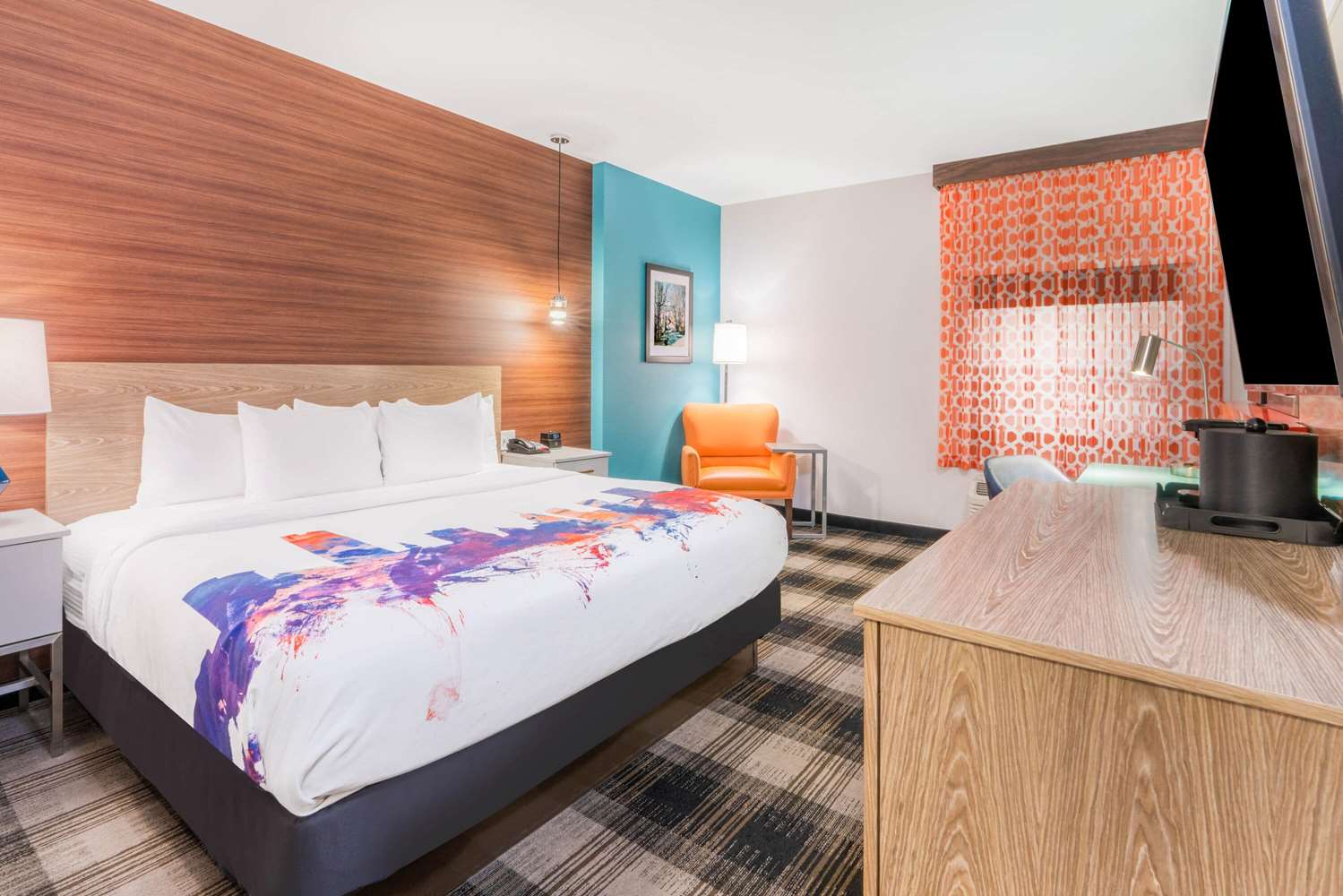 La Quinta Inn & Suites by Wyndham Oklahoma City Airport 16/50
