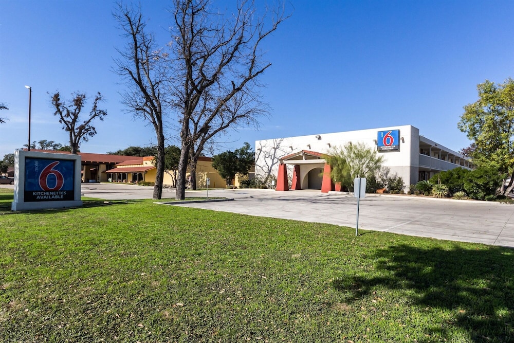 Motel6 Uvalde, TX 40/51