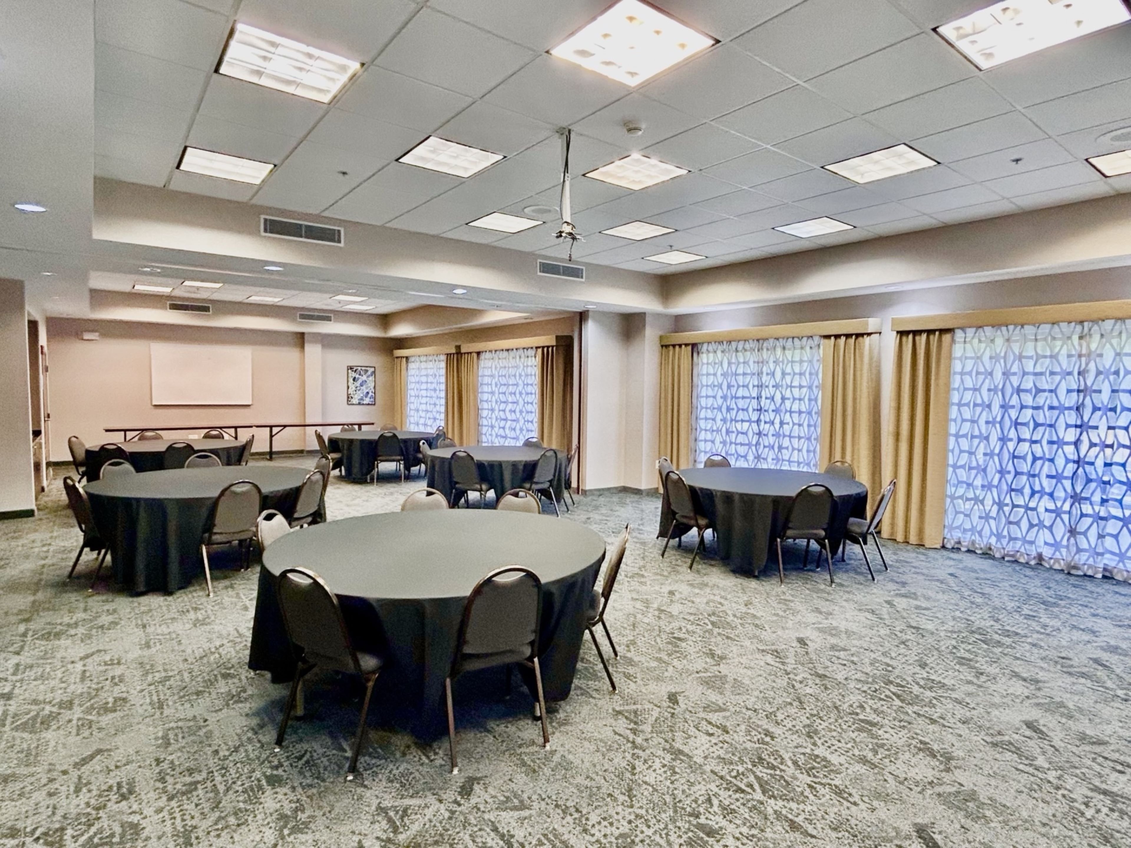 Holiday Inn Express & Suites Lexington 24/32