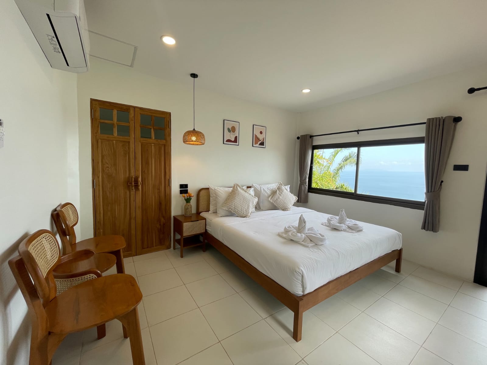 DELUXE, DOUBLE BED, SEA VIEW