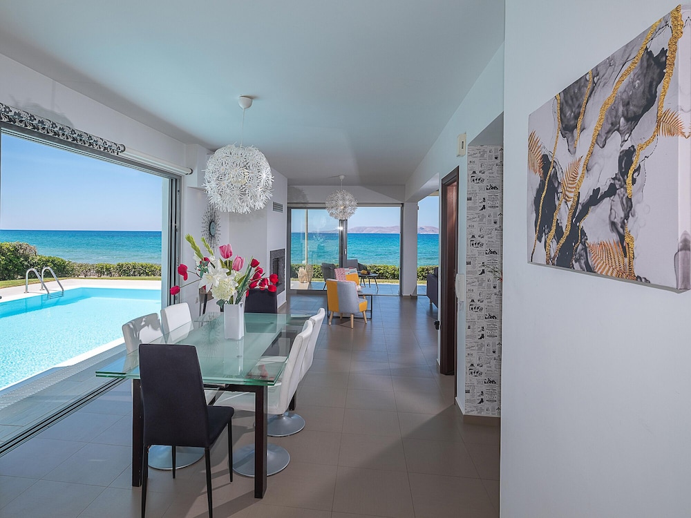 Villa Almyra 18/36