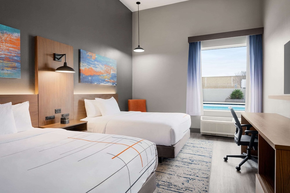 La Quinta Inn and Suites by Wyndham Del Rio 23/65