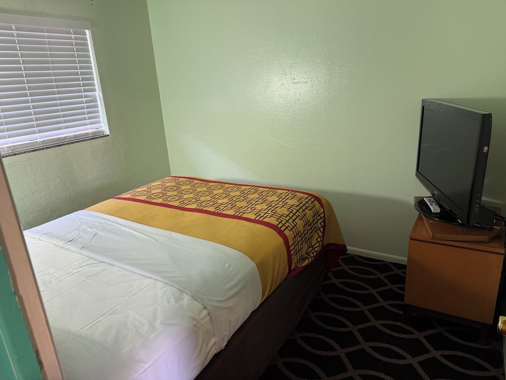 Klamath Motor Lodge 15/64
