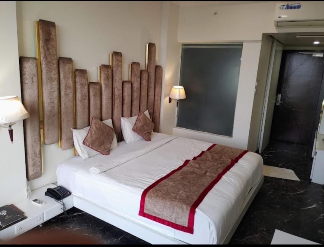 Super, Deluxe, King Bed