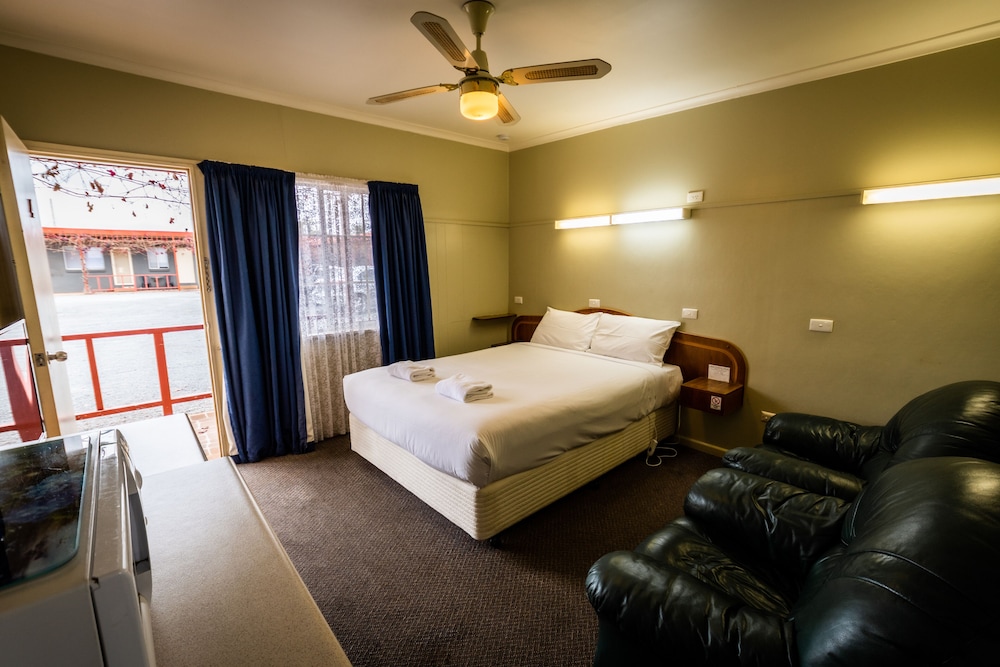 ARDEANAL MOTEL 33/48