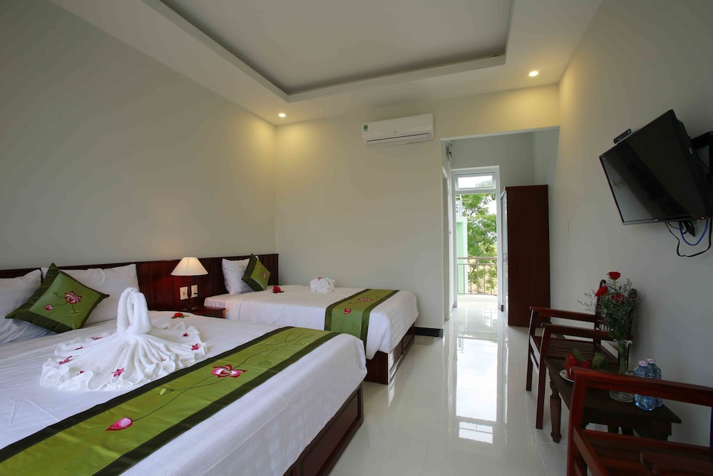 SUPERIOR, TWIN BEDS, GARDEN VIEW, POOL ACCESS