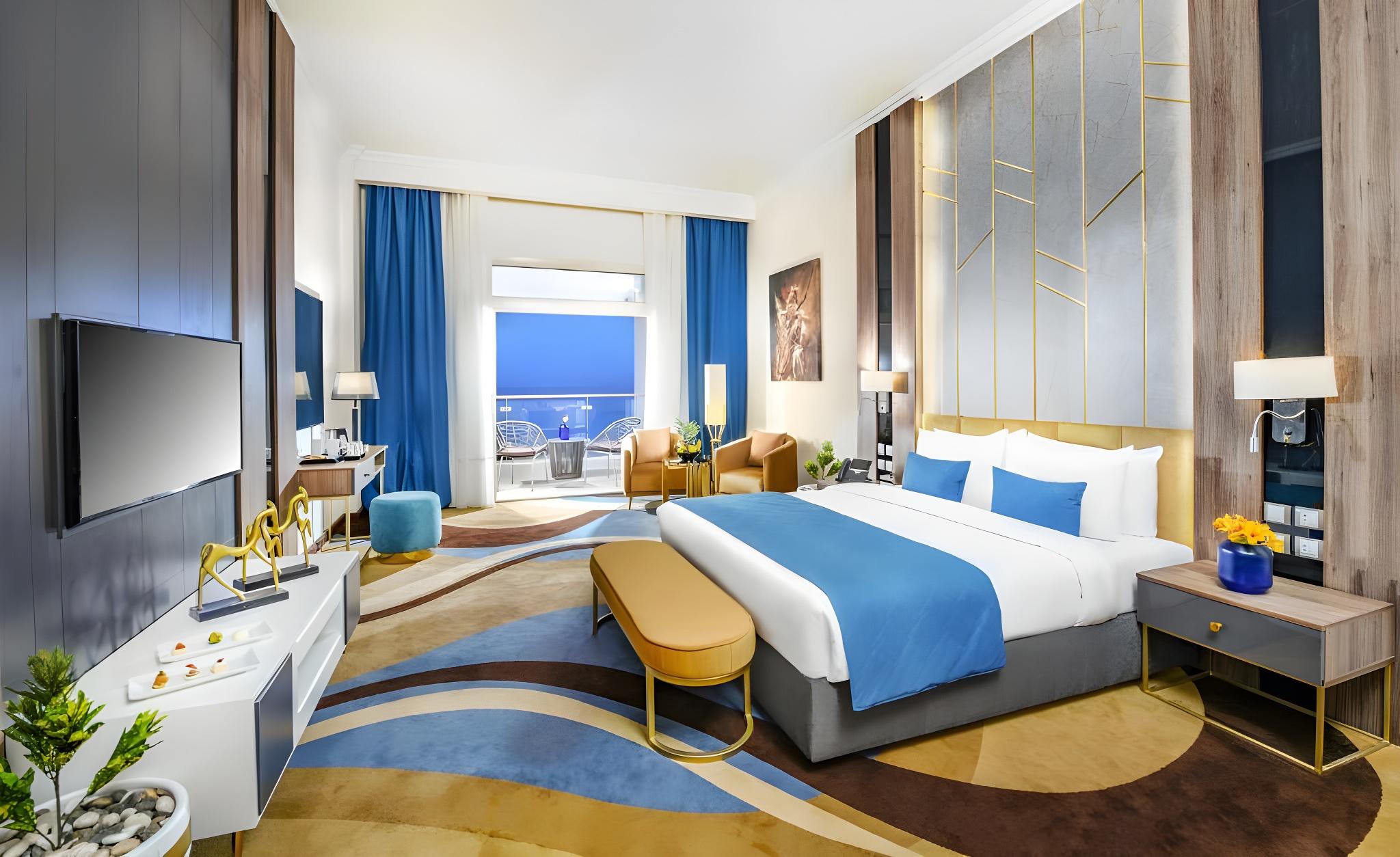 غرفة بريميوم بسرير مزدوج أو سريرين منفصلين بإطلالة على البحر بشرفة، Tolip Resort El Galala Hills 2/2