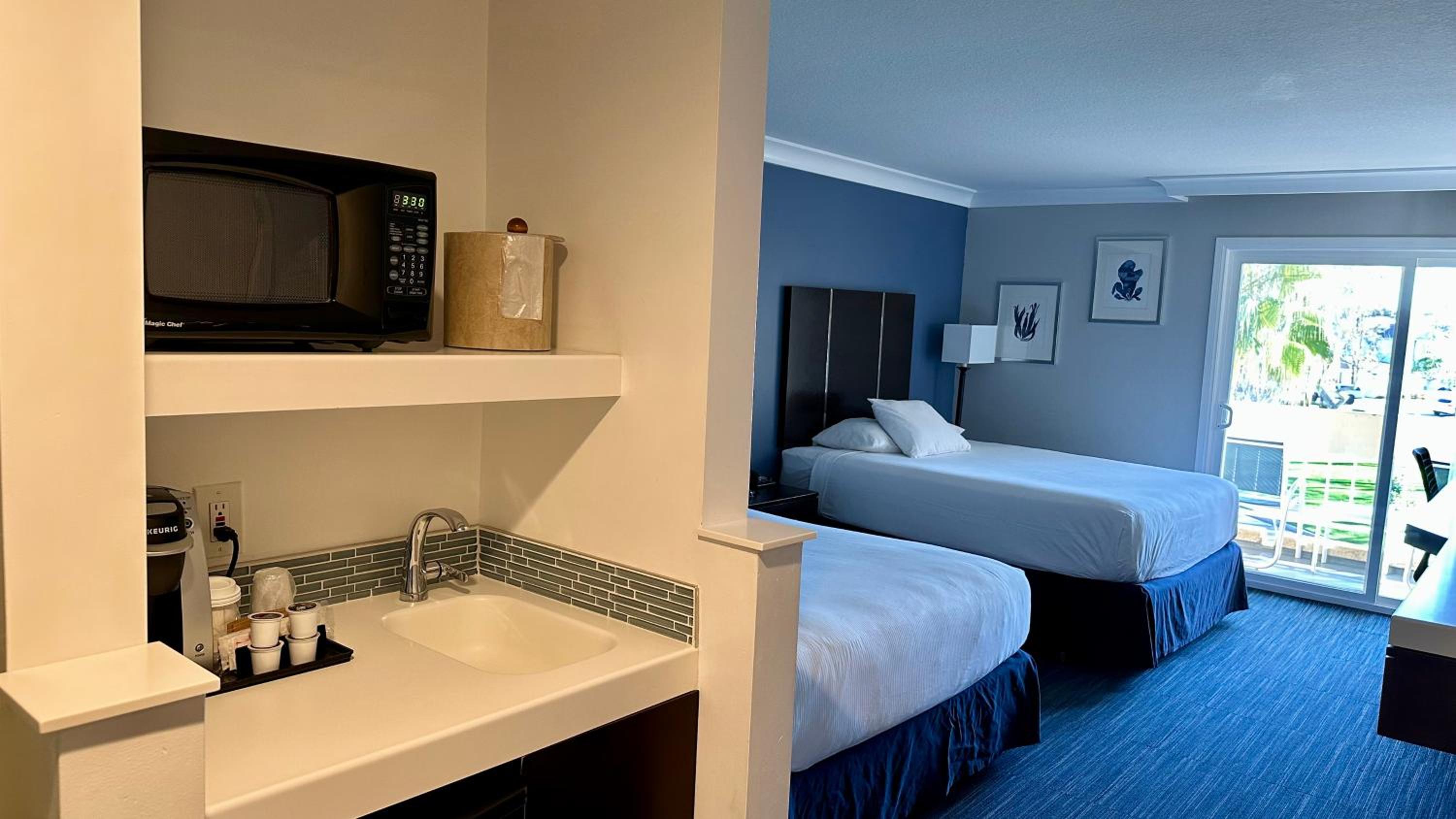 غرفة تنفيذية بسريرين كوين بشرفة بجاكوزي، Pacific Inn 5/6