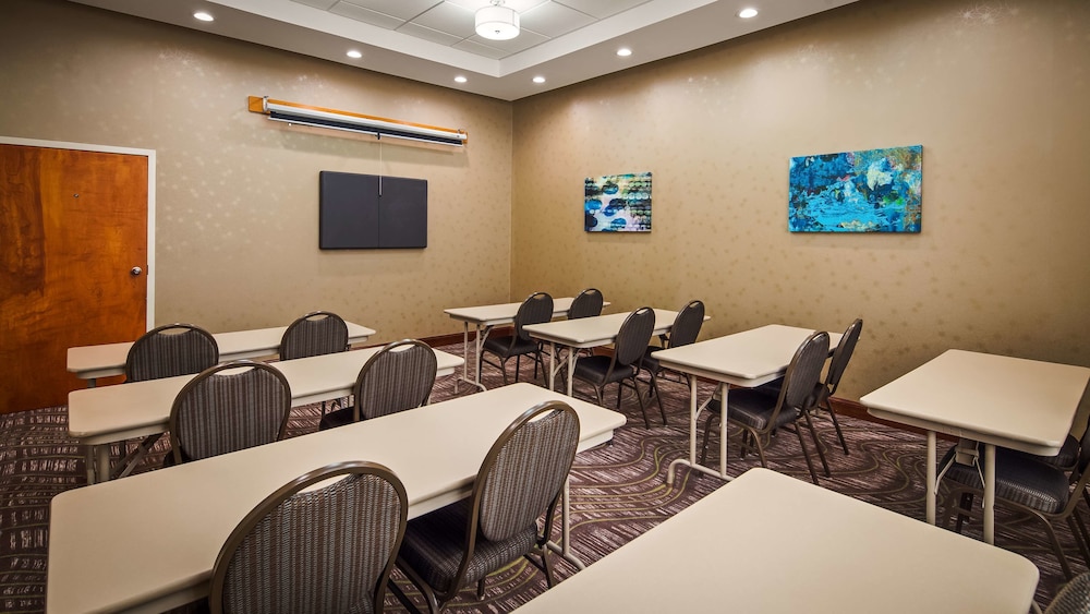 Best Western Inn & Suites Monroe 28/33