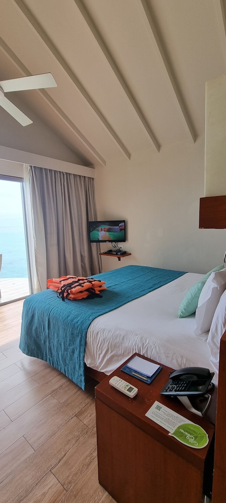 Overwater, Villa, King Bed, Hot Tub