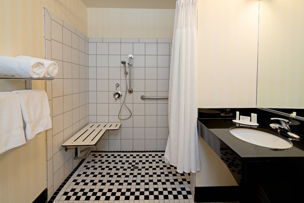 Fairfield Inn Suites Los Angeles West Covina 11/22