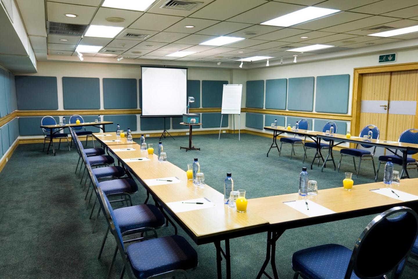 Oudtshoorn Inn Hotel And Conferencing Centre 31/37